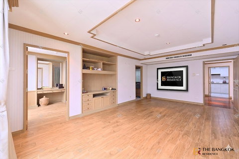 💎 Rare Unit! Spacious Room at Somkid Gardens, near Central Chidlom and BTS Chidlom 🚆