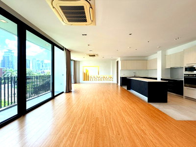 Apartment building for rent St. Andrews International School Bangkok : Renovated 3 Bedroom Apartment For Rent in Thonglor Area - BR21324AP
