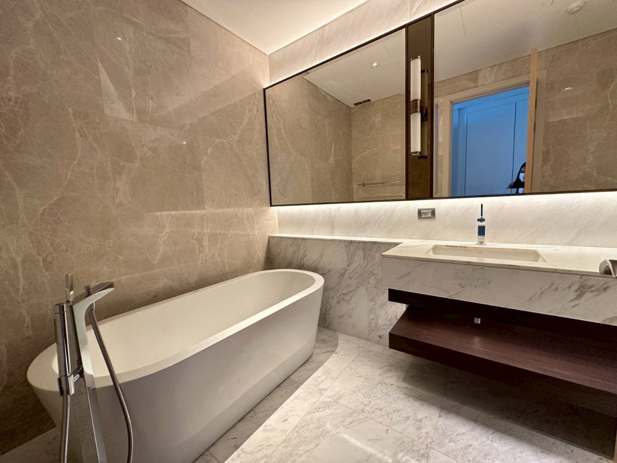 รูป +++เช่าด่วน+++ Sindhorn Residence** 2 ห้องนอน ขนาด 117 ตร.ม. - รูปที่ 12/16