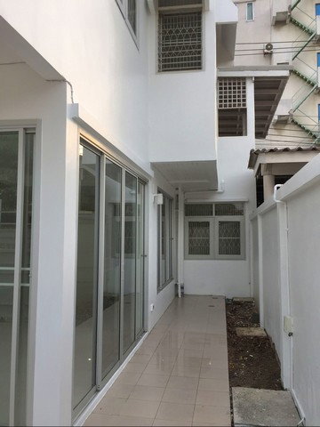 รูป ให้เช่าบ้านแฝด 2ชั้น รีโนเวทใหม่ 36 ตรว.อยู่ถนนสุขุมวิท101/1 ซอย วชิรธรรมสิธิต35 - รูปที่ 2/8
