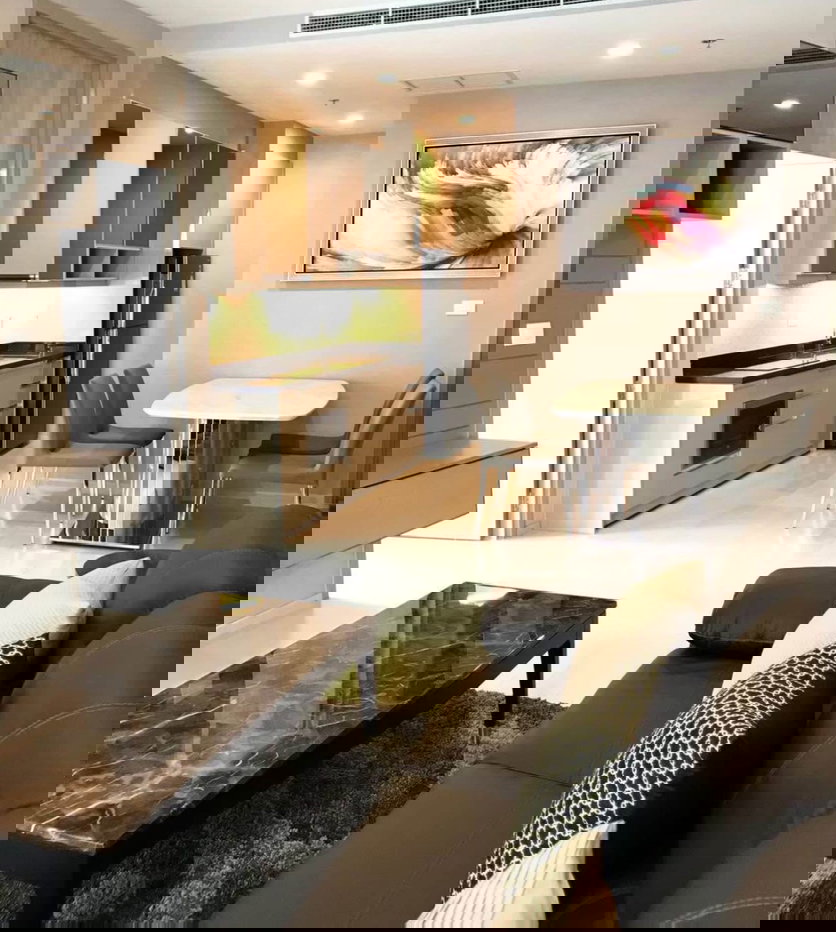 picture Noble                   Ploenchit  - 2/14