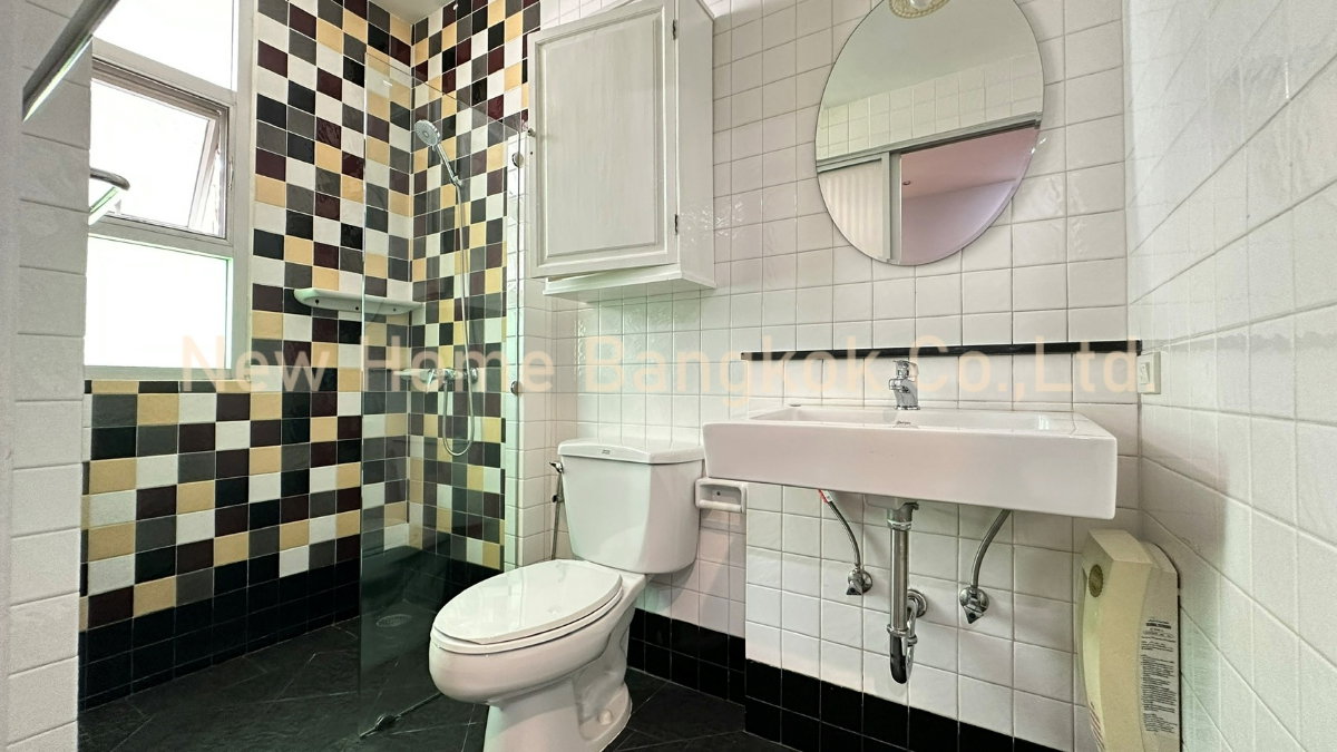 รูป ให้เช่าบ้านในโครงการส่วนตัว บ้าน 2 ชั้น 3 ห้องนอน ย่านนานา เลี้ยงสัตว์ได้ - รูปที่ 11/26