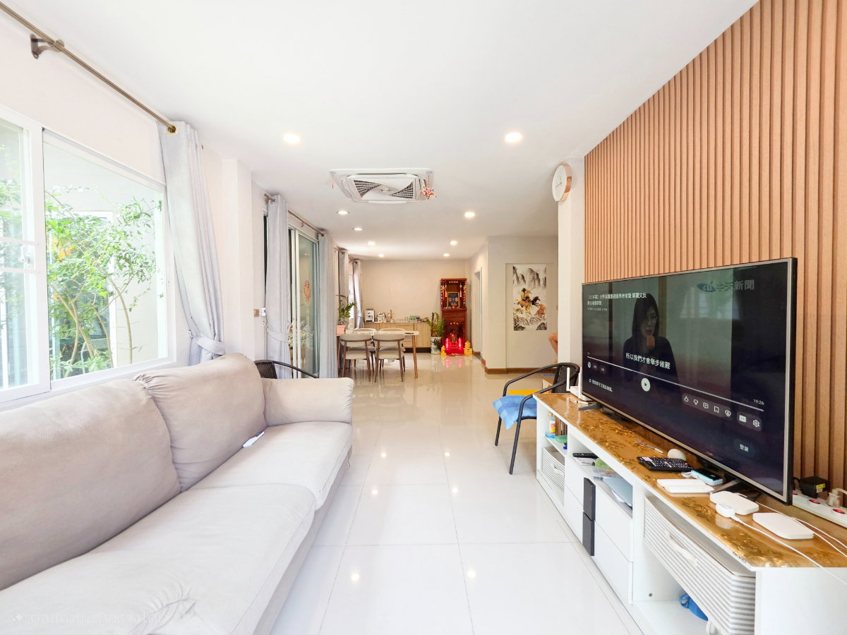 รูป บ้านเดี่ยว หลังมุม พื้นที่กว้าง หมู่บ้าน เซนโทร วัชรพล เปลี่ยนพื้นชั้น 2 ใหม่ทั้งหมด ต่อเติมห้องด้านข้าง พร้อมพื้นที่สวน และพื้นที่ชมวิว - รูปที่ 3/27