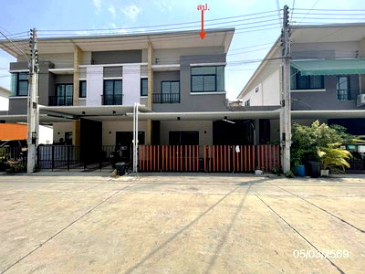 Townhouses for sale Ammata Nakhon Industrial Estate : TOWN HOUSE 21.9 Sq.w. Phan Thong Chonburi for 2M