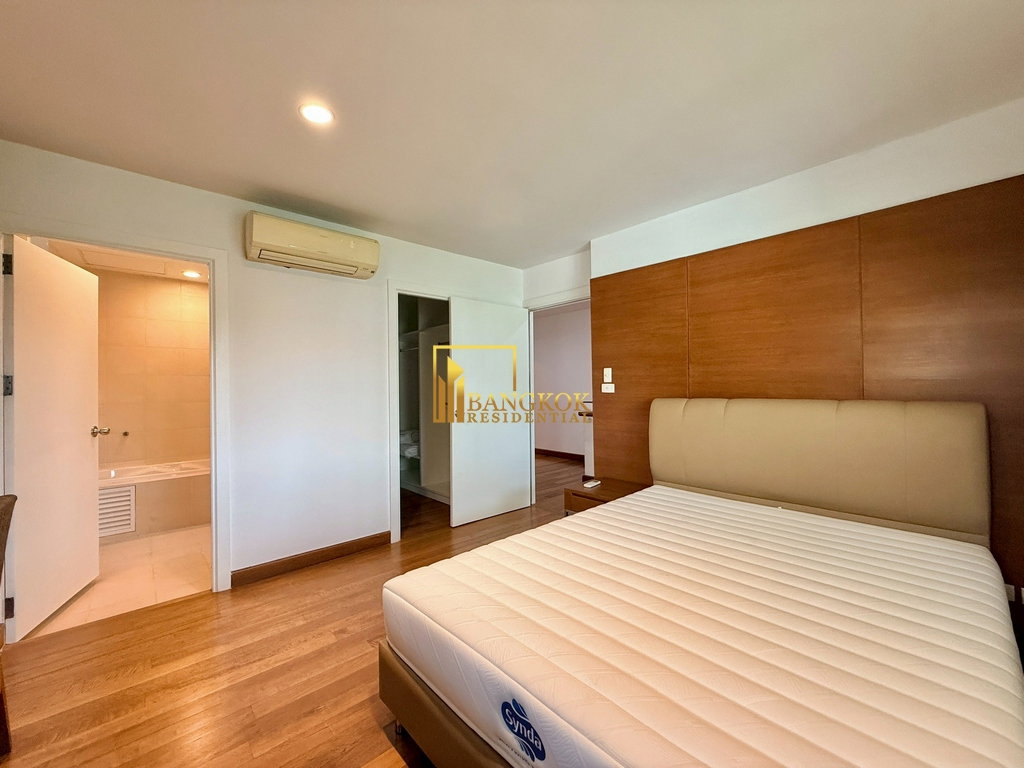 รูป Very Spacious 4 Bedroom House For Rent in Ekkamai Area - BR8448SH - รูปที่ 29/39
