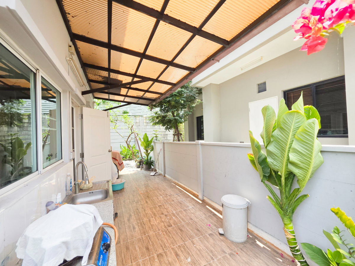 รูป บ้านเดี่ยว หลังมุม พื้นที่กว้าง หมู่บ้าน เซนโทร วัชรพล เปลี่ยนพื้นชั้น 2 ใหม่ทั้งหมด ต่อเติมห้องด้านข้าง พร้อมพื้นที่สวน และพื้นที่ชมวิว - รูปที่ 25/27