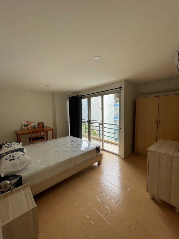 picture urgent sale 2 bed room one bathroom close to BTS  - 6/17