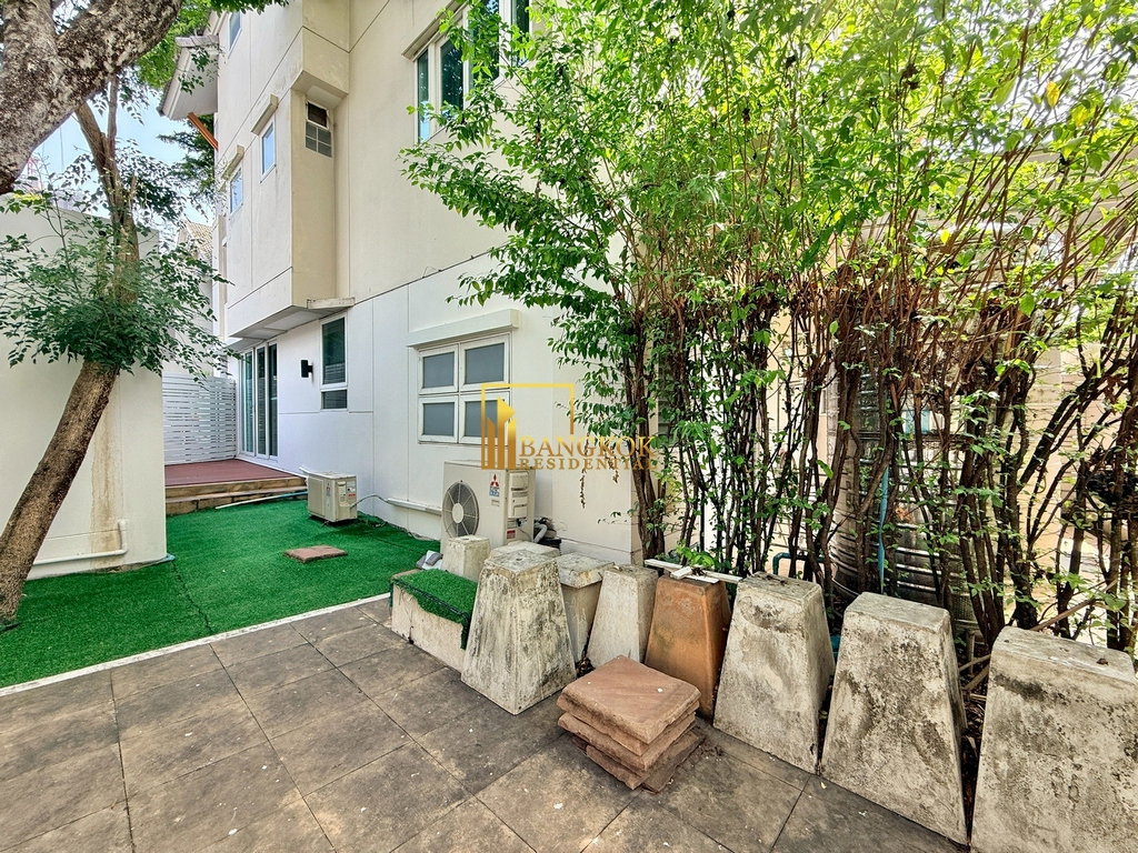 รูป Very Spacious 4 Bedroom House For Rent in Ekkamai Area - BR8448SH - รูปที่ 36/39