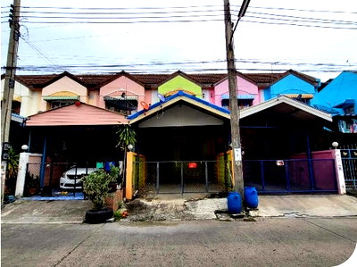 ทาวน์โฮม บ.ซัมมิท อีเล็คโทรนิค คอมโพเน้นท์ : BP00948 ขายทาวน์เฮ้าส์ หมู่บ้าน วโรชา 4 ตำบล บางเสาธง อำเภอ บางเสาธง จังหวัด สมุทรปราการ