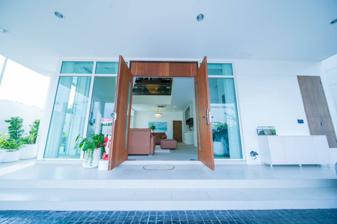 รูป เพียง 200 เมตรจากปากซอย ! บ้านใหม่ หลังมุม 84 ตร.วา ! ขายบ้านเดี่ยวหรู 3 ชั้นพร้อมลิฟต์พรีเมียม ย่านพระราม 9 ซอย 55 ! 4 นอน 5 น้ำ 4 จอด พร้อมห้องแม่บ้าน !ใกล้เดอะไนท์ , รพ.สมิตติเวช และโรงเรียนนานาชาติ ไบร์ตัน ,เวลลิงตัน ! ด่วนมาก - รูปที่ 5/18