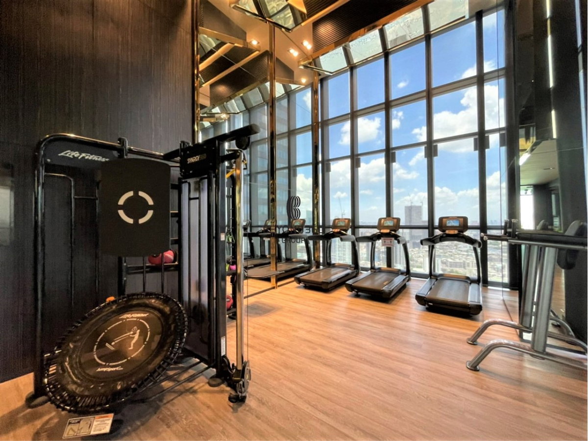 picture Ashton Silom   🌟PN-00005041🌟 - 16/19