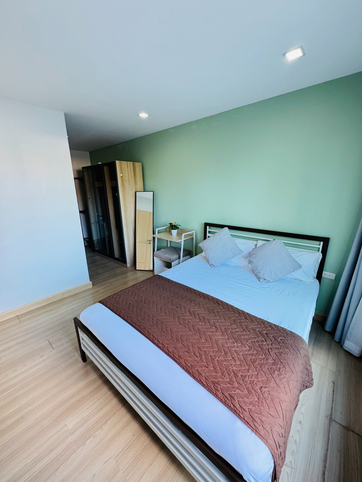 Investor unit for sale with tenant