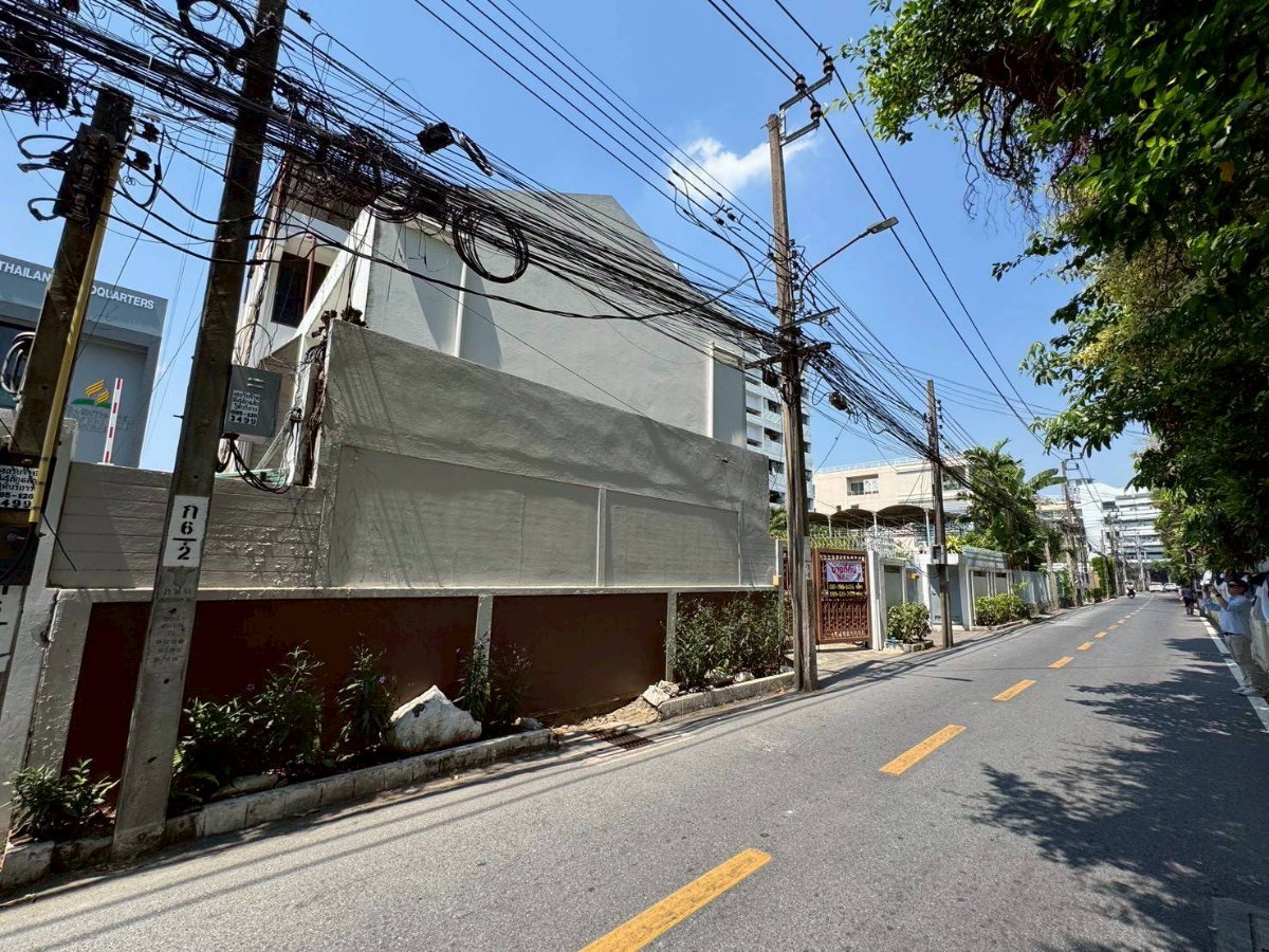 รูป ที่ดินสวยใจกลาง ทองหล่อ - เอกมัย ถนนสุขุมวิท เอกมัย ซ.12  ที่ดินขนาด 168 ตร.วา. หน้ากว้างถึง 14 ม. ลึก 53 เมตร  ราคา 58.5ลบ. - รูปที่ 3/19