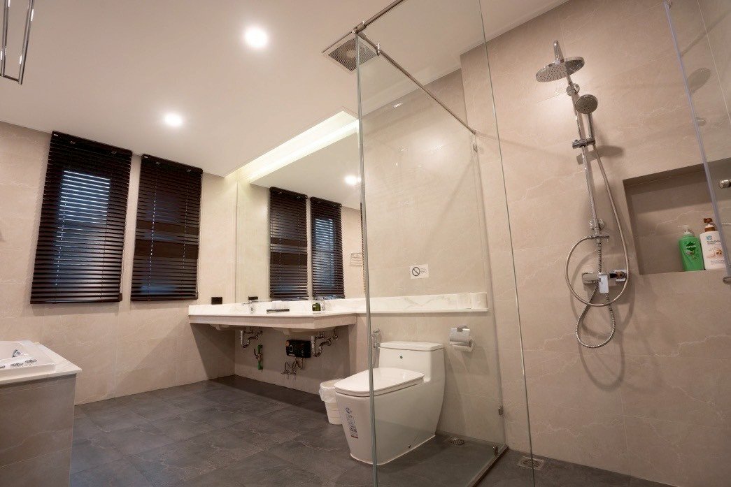 รูป LTH15041 – Luxury House Private Pool for Rent Phrom Phong | Family Living Best Value | Near BTS Phrom Phong | 580,000 THB | บ้านให้เช่า พร้อมพงษ์ มีสระส่วนตัว ครอบครัวอยู่สบาย คุ้มค่า ใกล้ BTS พร้อมพงษ์ - รูปที่ 2/11