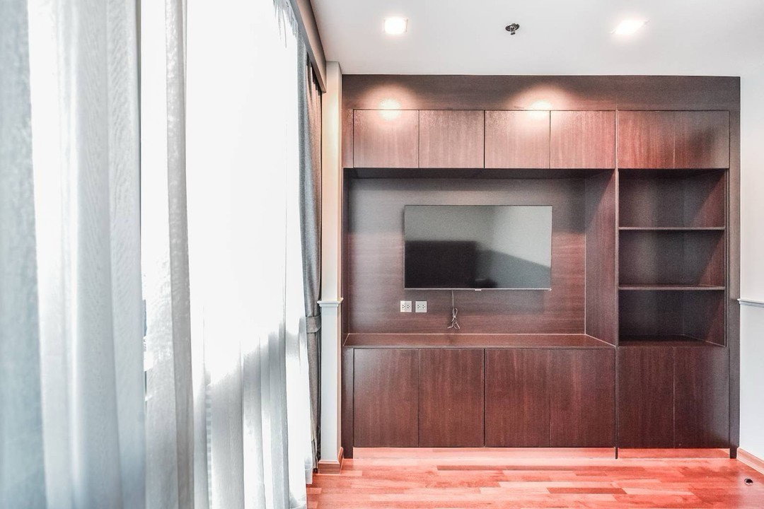 รูป Wish Signature: 46 sqm. 40 floor with private lift. ห้อง 46ตรม. ทิศใต้ 2ห้องนอน1 ห้องน้ำ 1 ห้องนั่งเล่น ชั้น 40, มีลิฟท์ส่วนตัว เดินไปพารากอนได้ - รูปที่ 2/6