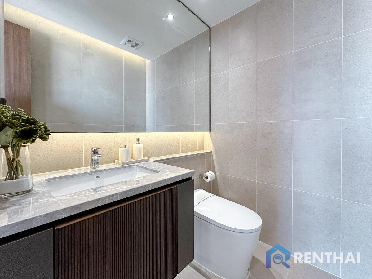 picture Exclusive Luxury Living in private Beachfront condo Pattaya. - 13/25