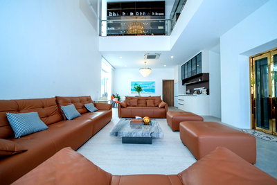 Houses for sale Bangkok : Only 200 meters from the entrance of the alley !New Corner Unit! 84 sq.wah – Luxury 3-storey detached house with private lift in Rama 9 Soi 55! 4 bedrooms, 5 bathrooms, 4 parking spaces, with maid’s room! Close to The Nine, Samitivej Hospital, and top int