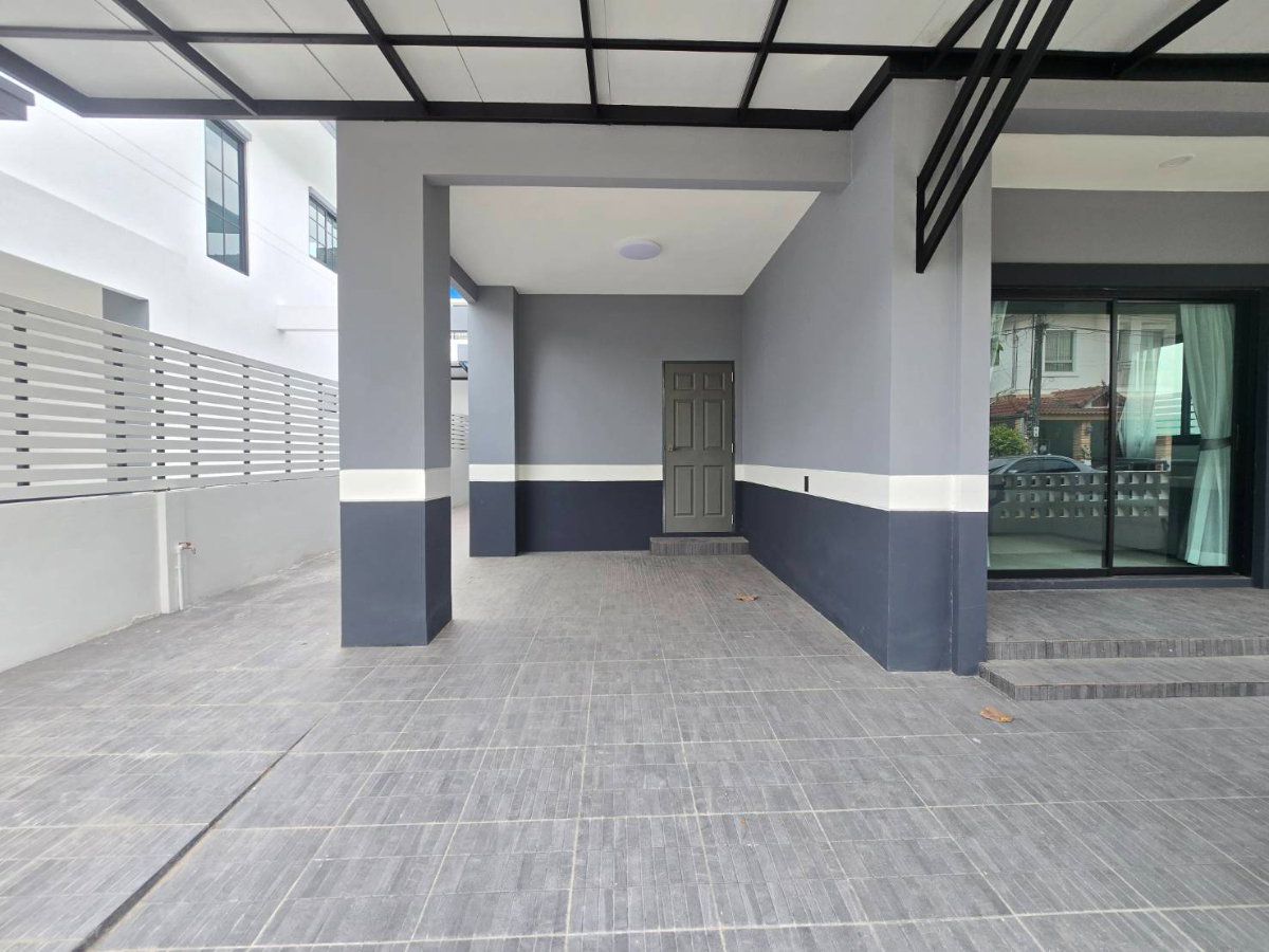 รูป ลดราคา..บ้านแฝดสไตล์บ้านเดี่ยว  รีโนเวทใหม่ หมู่บ้าน พร้อมพัฒน์1 ปัญญาอินทรา คลองสามวา ใกล้ซาฟารีเวิลด์ รถไฟฟ้า - รูปที่ 5/43