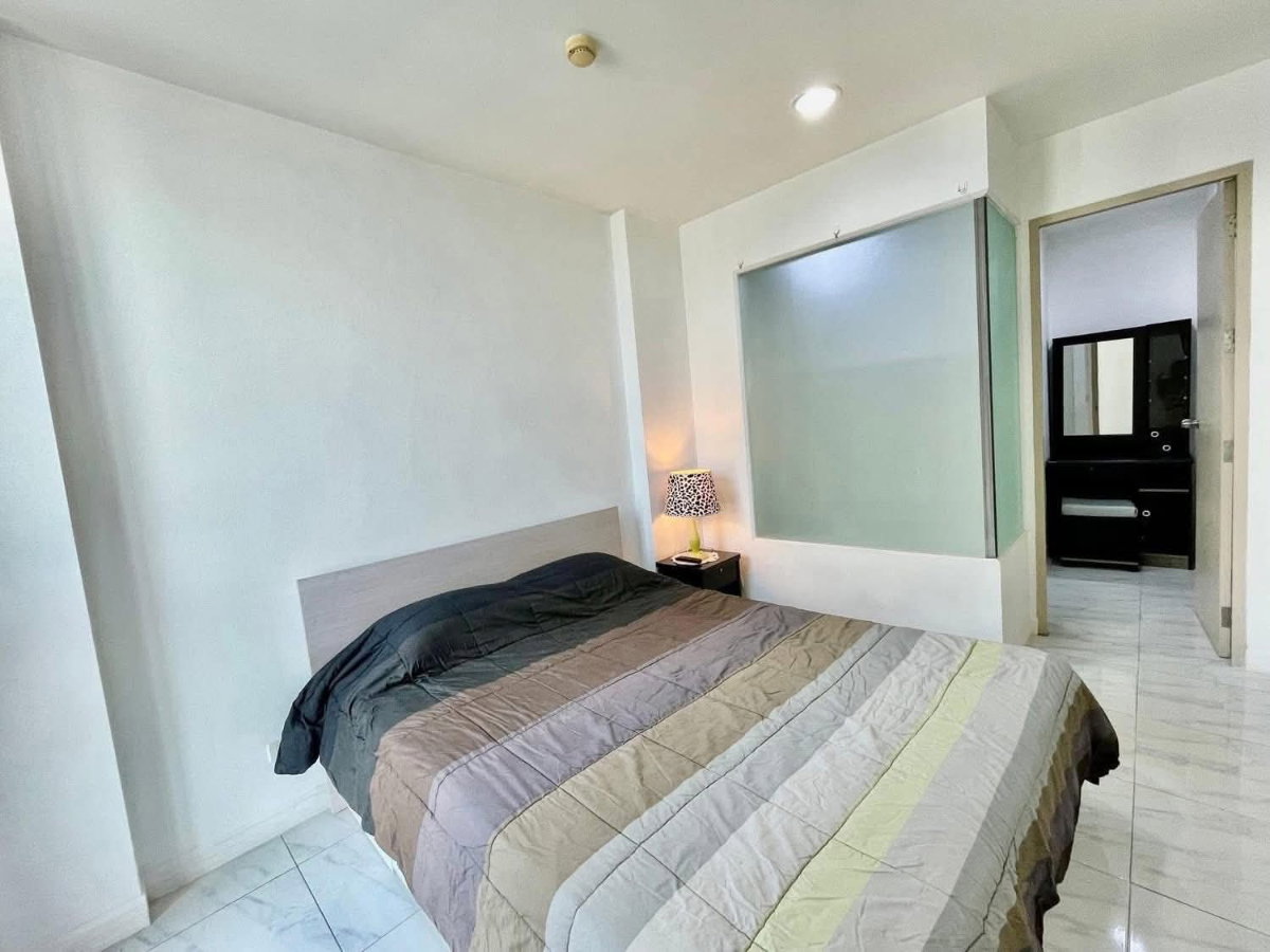 รูป ด่วน! ห้องสวย ให้เช่า ideo รัชดา ห้วยขวาง ราคาพิเศษ เฟอร์นิเจอร์เครื่องใช้ไฟฟ้าครบ พร้อมอยู่ - รูปที่ 4/10