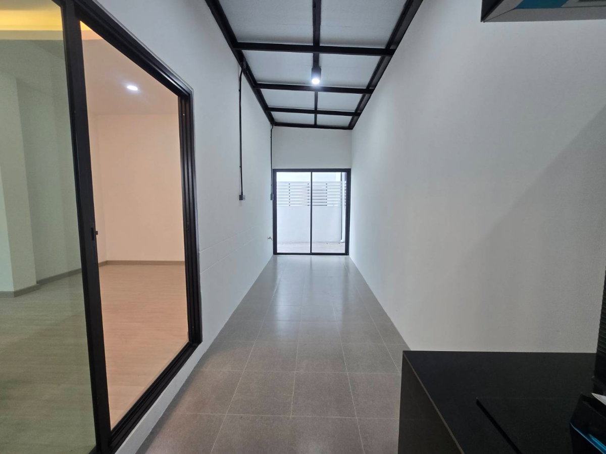 รูป ลดราคา..บ้านแฝดสไตล์บ้านเดี่ยว  รีโนเวทใหม่ หมู่บ้าน พร้อมพัฒน์1 ปัญญาอินทรา คลองสามวา ใกล้ซาฟารีเวิลด์ รถไฟฟ้า - รูปที่ 20/43
