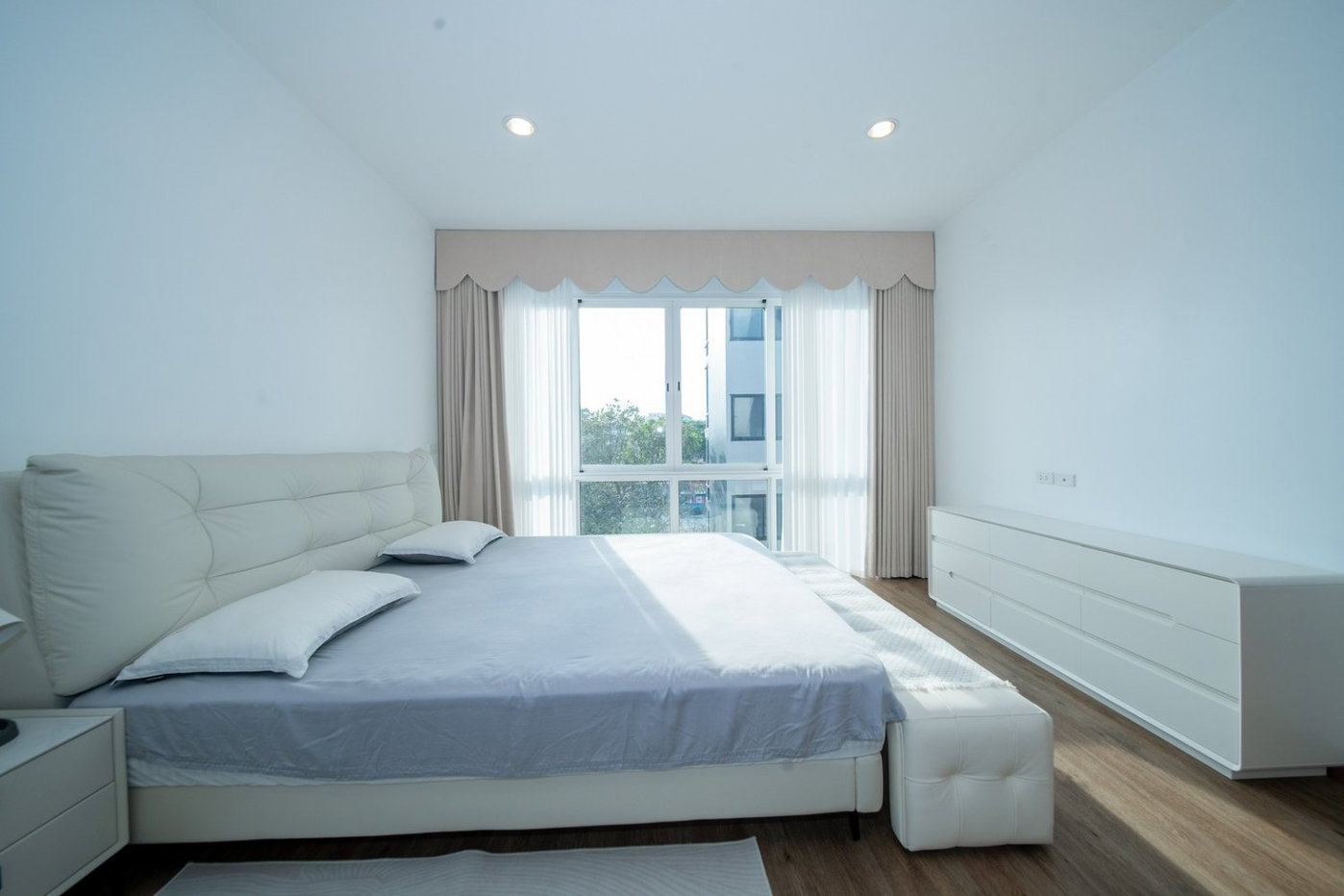 รูป เพียง 200 เมตรจากปากซอย ! บ้านใหม่ หลังมุม 84 ตร.วา ! ขายบ้านเดี่ยวหรู 3 ชั้นพร้อมลิฟต์พรีเมียม ย่านพระราม 9 ซอย 55 ! 4 นอน 5 น้ำ 4 จอด พร้อมห้องแม่บ้าน !ใกล้เดอะไนท์ , รพ.สมิตติเวช และโรงเรียนนานาชาติ ไบร์ตัน ,เวลลิงตัน ! ด่วนมาก - รูปที่ 14/18