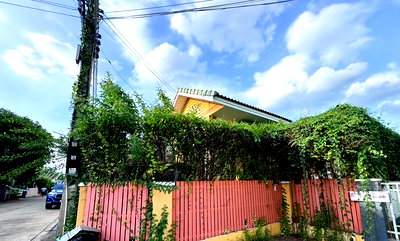 บ้านแฝด รังสิต คลองสี่ : N182 ขายบ้านแฝดชั้นครึ่งบ้านหลังมุม พร้อมเฟอร์ หมู่บ้านสินทรัพย์ 2 ถนนรังสิตนครนายกคลอง 4 บ้านหลังมุมน่าอยู่ตกแต่งแนวสวนแบบธรรมชาติ มีพื้นที่ข้างบ้าน 