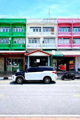 เช่าอาคารพาณิชย์ นนทบุรี : ตลาดไทรน้อย 1 กม. อำเภอไทรน้อย บิ๊กซี ไทรน้อย 3 กม. อาคารพาณิชย์ 3 ชั้น 3นอน 1น้ำ 25 ตร.ว. 320 ตร.ม.