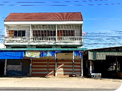 Shophouses for sale Chiang Mai : FOR SALE  COMMERCIAL BUILDING PROPERTY  1558000 BAHT.