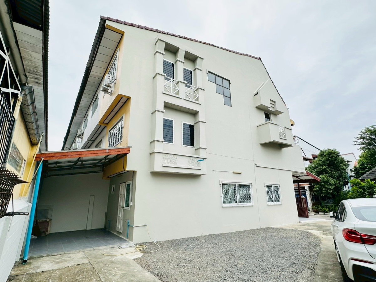 รูป 🔥ขายทาวน์โฮม ทำเลดี ติดถนนใหญ่ ใกล้ MRT🔥 บ้านเกษราคลาสสิคโฮม เสรีไทย (Baan Kesara Classic Home) - รูปที่ 4/16