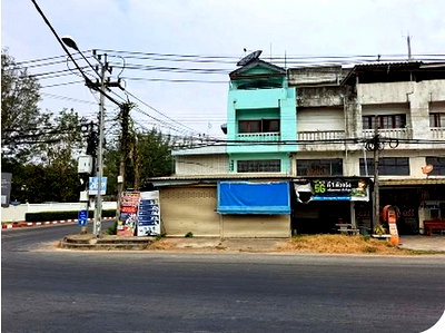 Shophouses for sale : FOR SALE  COMMERCIAL BUILDING PROPERTY  2931000 BAHT.