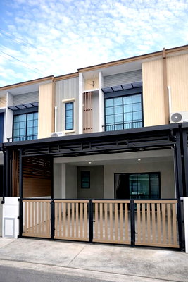 เช่าทาวน์โฮม สถาบันเทคโนโลยีพระจอมเกล้าเจ้าคุณทหารลาดกระบัง : ใกล้รพ.สิรินธร 2 กม.แอร์พอร์ตลิ้งค์ สุวรรณภูมิ กิ่งแก้ว 31-39 ราชาเทวะ บางพลี ทาวน์โฮม 2 ชั้น 3 นอน 2 น้ำ