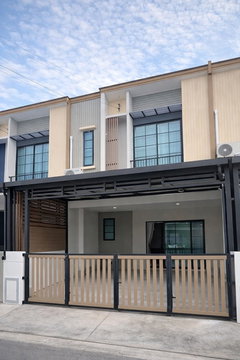 ใกล้รพ.สิรินธร 2 กม.แอร์พอร์ตลิ้งค์ สุวรรณภูมิ กิ่งแก้ว 31-39 ราชาเทวะ บางพลี ทาวน์โฮม 2 ชั้น 3 นอน 2 น้ำ