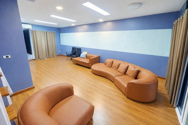 รูป ทาวน์โฮม 3 ชั้น เลียบด่วน แยกนวลจันทร์ บุญถาวร เกษตร-นวมินทร์Waterside Karaoke Restaurant 6แอร์ 3-4นอน 3นอน ใกล้ตลาดโพธิ์สุวรรณ 400 ม. - รูปที่ 2/8
