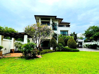 เช่าบ้านเดี่ยว วิทยาลัยเทคนิคการสัตวแพทย์ : HR3408ให้เช่าบ้านเดี่ยว 3 ชั้น หลังใหญ่ 210 ตร.ว. ตกแต่งบิ้วด์อินทั้งหลัง ซ.รัชดา 32 ทำเลทอง พร้อมเข้าอยู่สิ้นเดือน พ.ค. นี้