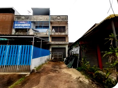 Shophouses for sale Chumphon : FOR SALE  COMMERCIAL BUILDING PROPERTY  1630000 BAHT.