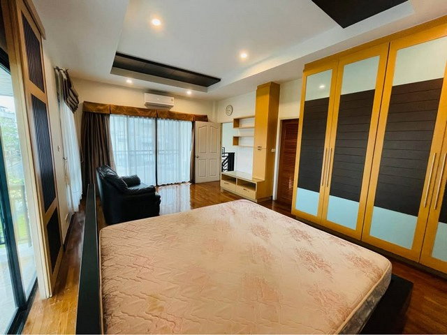 รูป HR3408ให้เช่าบ้านเดี่ยว 3 ชั้น หลังใหญ่ 210 ตร.ว. ตกแต่งบิ้วด์อินทั้งหลัง ซ.รัชดา 32 ทำเลทอง พร้อมเข้าอยู่สิ้นเดือน พ.ค. นี้ - รูปที่ 23/24
