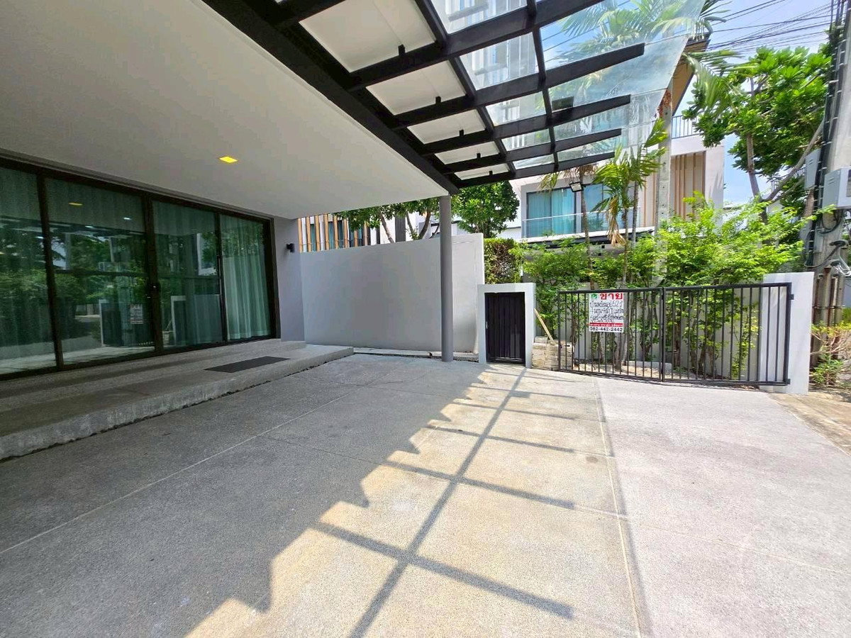 รูป ถูกสุด! บ้านเดี่ยวสไตล์ Modern หลังมุม เฟอร์ครบ พร้อมอยู่ ใกล้สวนหลวง ร.9 และ Mega Bangna - รูปที่ 3/35