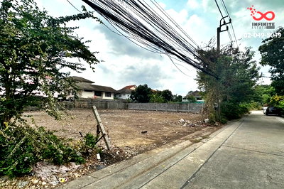 ขายที่ดิน : ขายที่ดิน 240 ตร.ว. ถมแล้ว  ถนนงามวงศ์วาน ซอยงามวงศ์วาน 25 ใกล้ทางด่วนศรีรัช