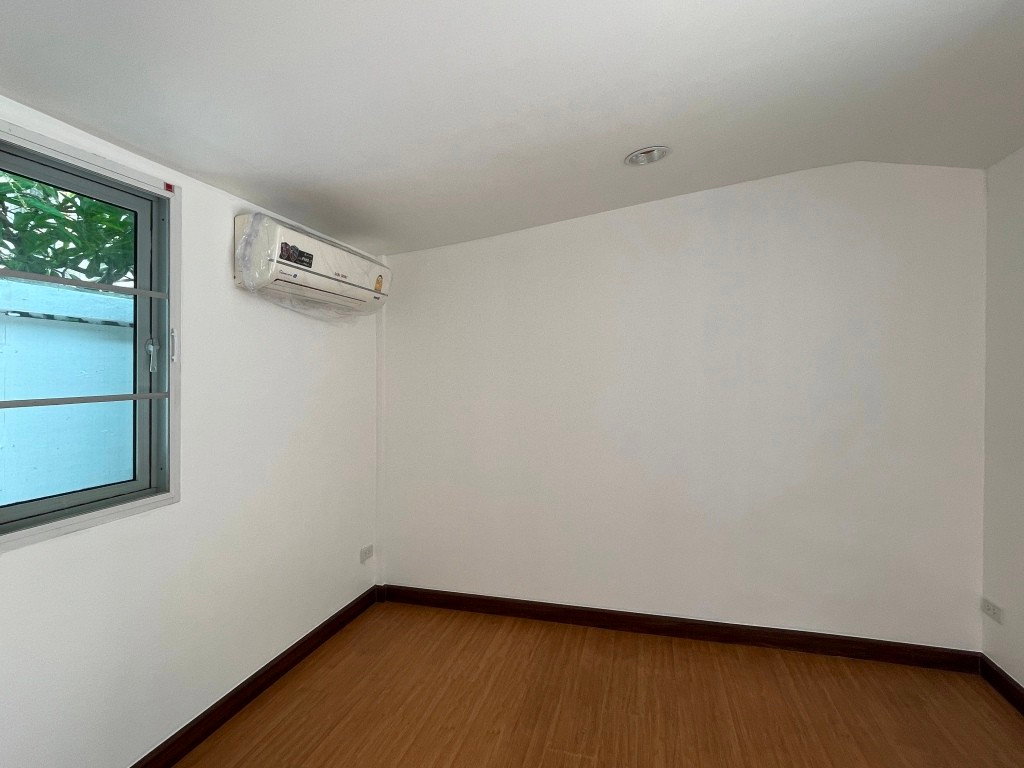 รูป บ้านเดี่ยวชั้นเดียว ปรับปรุงใหม่ มีบ้าน 2 หลัง รวม 3 ห้องนอน 3 ห้องน้ำ, 170 ตรม. อนุญาตให้เลี้ยงสัตว์ได้ 10 นาทีจากสถานี BTS ทองหล่อ  - รูปที่ 23/31