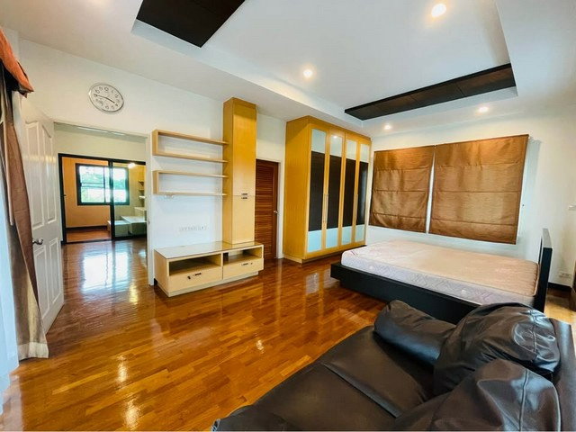 รูป HR3408ให้เช่าบ้านเดี่ยว 3 ชั้น หลังใหญ่ 210 ตร.ว. ตกแต่งบิ้วด์อินทั้งหลัง ซ.รัชดา 32 ทำเลทอง พร้อมเข้าอยู่สิ้นเดือน พ.ค. นี้ - รูปที่ 5/24