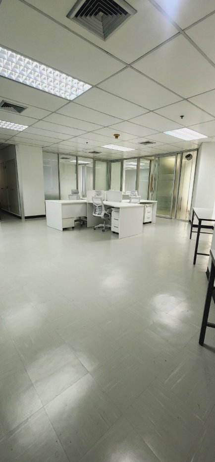 picture Office space for rent on Ratchadaphisek Road, Huai Khwang. - 2/8