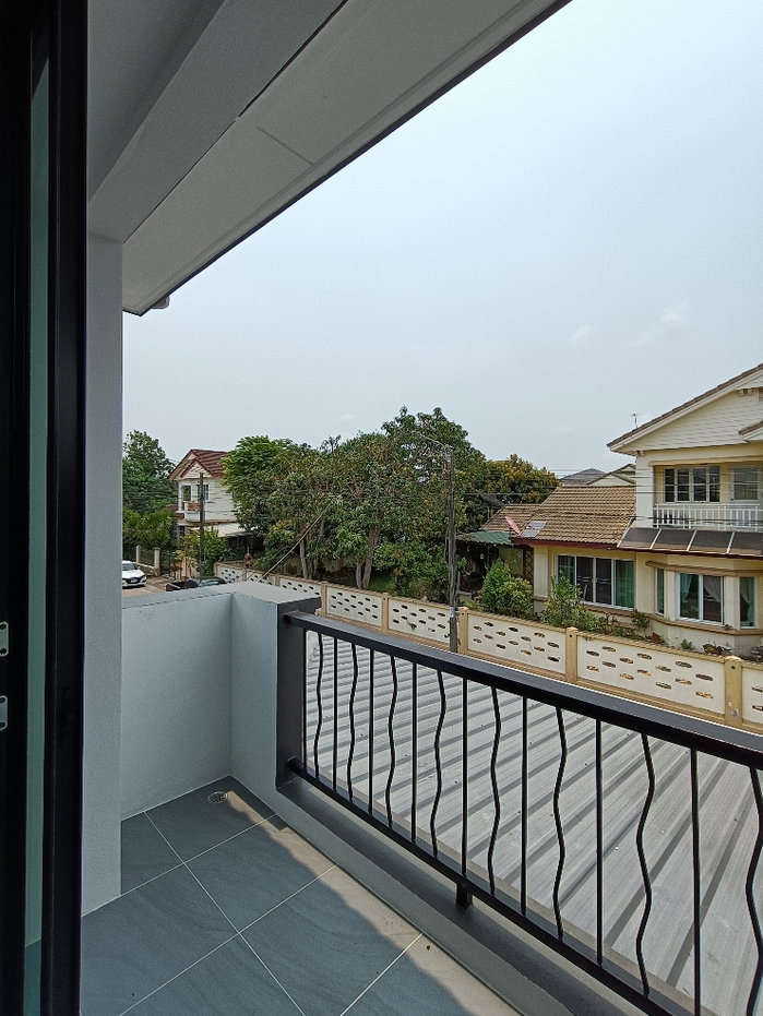 รูป ขายบ้านเดี่ยวลาดกระบัง (คุ้มเกล้า) รีโนเวทใหม่ 4 ห้องนอน ใกล้สุวรรณภูมิ 54 ตร.ว. ราคา 4.29 ล้าน ฟรีโอน - รูปที่ 24/26