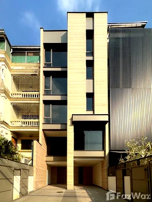 Townhouses for sale Bangkok : 5 Bedroom Townhouse for sale in Phra Khanong Nuea, Bangkok  6200536