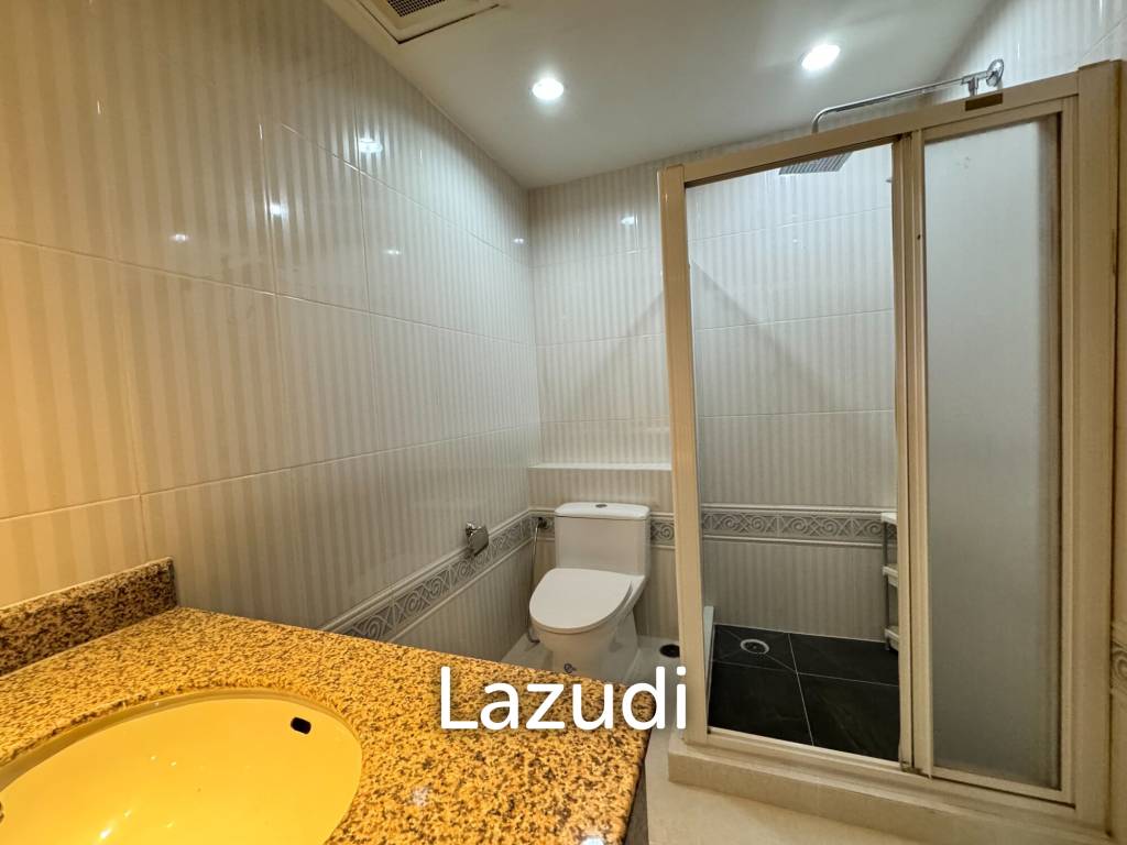 รูป 118.0 ตร.ม.  2 ห้องนอน  2 ห้องน้ำ คอนโดสำหรับ เช่าใน ทุ่งมหาเมฆ - รูปที่ 2/10