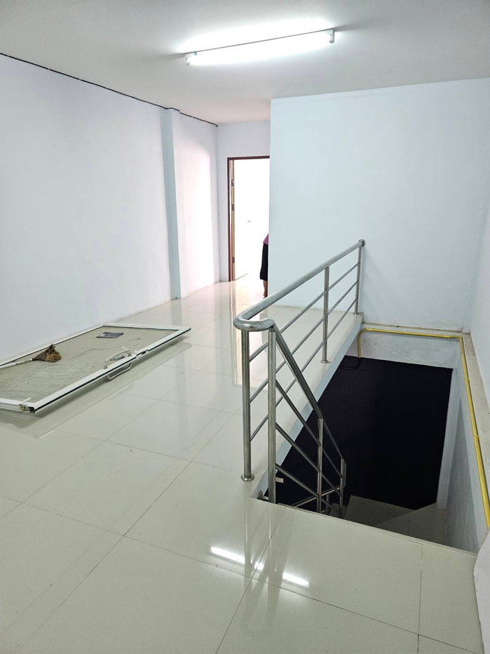 รูป ขายตึกแถว พร้อมที่ดิน ทำเลทองติดถนน (ข้างสถานีตำรวจอำเภอกันทรลักษ์) - รูปที่ 5/9