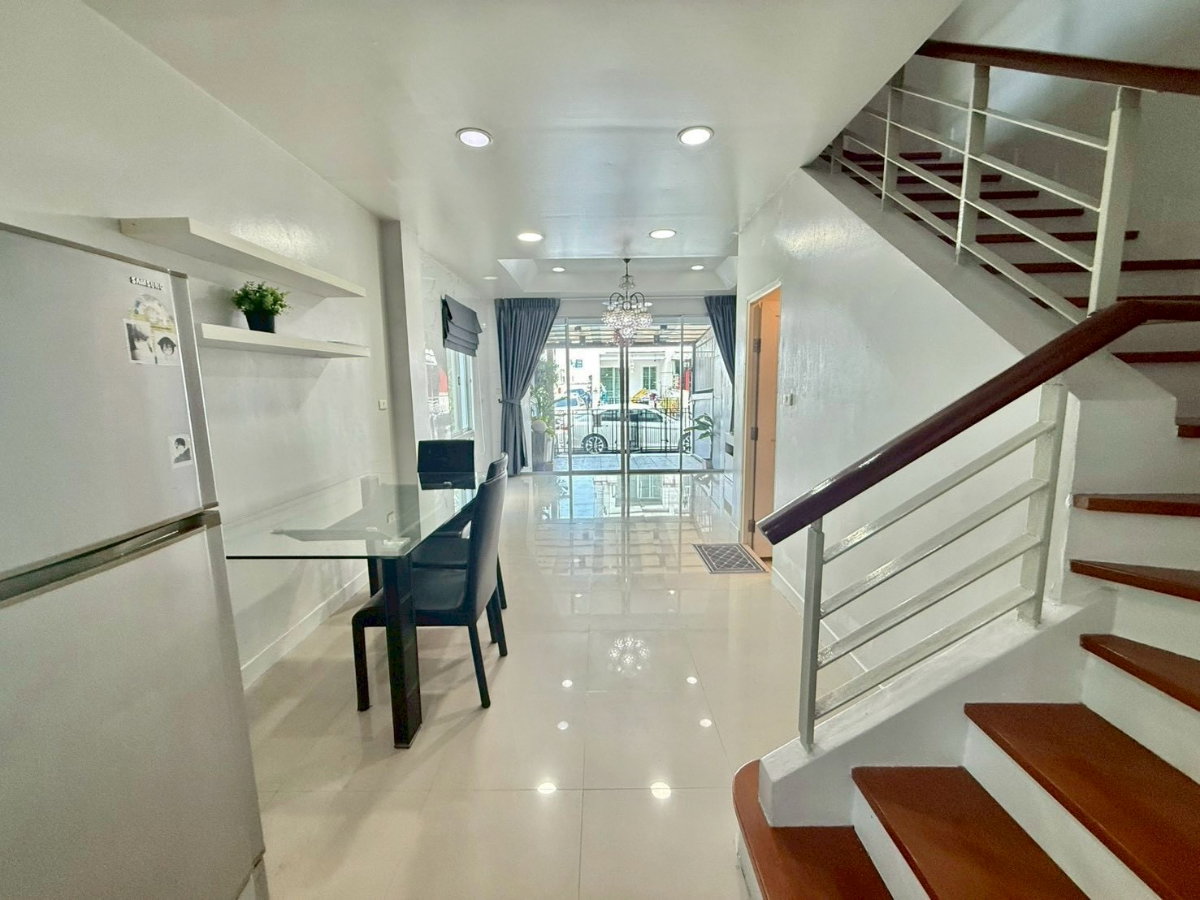 รูป #ให้เช่าทาวน์โฮม 3 ชั้น เฟอร์ครบ พร้อมอยู่  บ้านกลางเมือง The Paris กรุงเทพกรีฑา – รามคำแหง 60  มี 3 ห้องนอน | 3 ห้องน้ำ | - รูปที่ 2/20