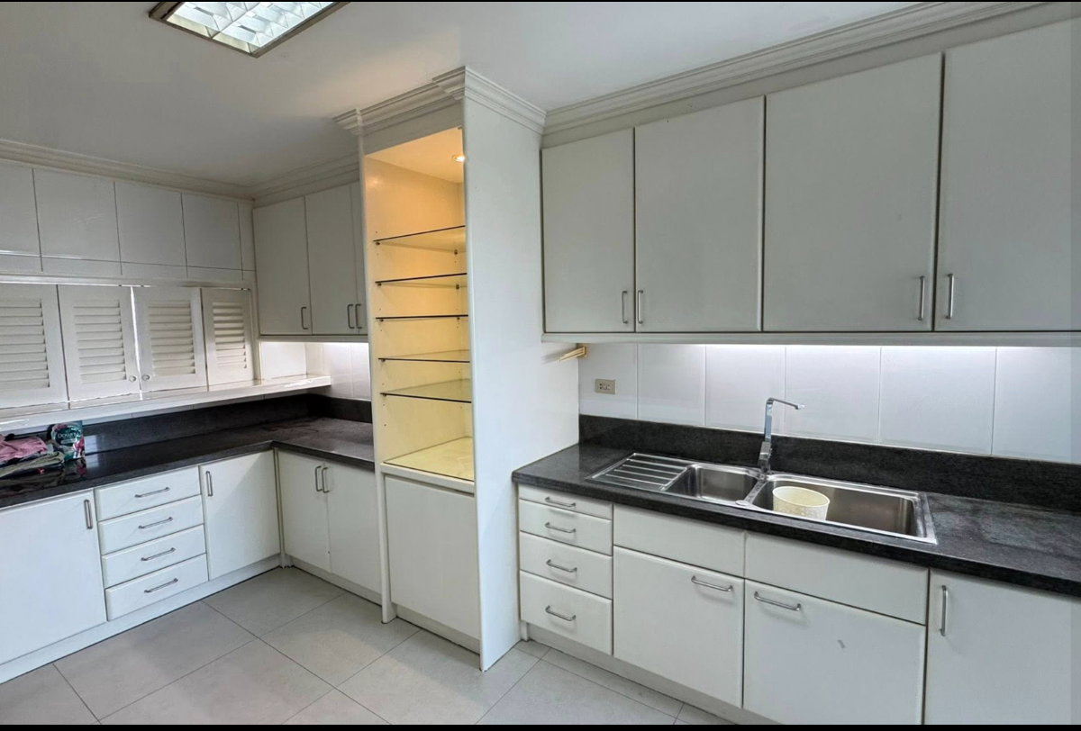 picture Richmond. 3beds 164sqm. Line id: @pfagent - 6/17