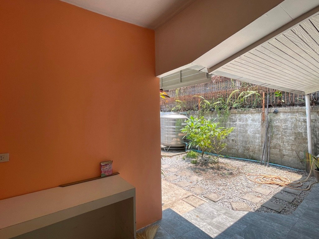 รูป บ้านเดี่ยวชั้นเดียว ปรับปรุงใหม่ มีบ้าน 2 หลัง รวม 3 ห้องนอน 3 ห้องน้ำ, 170 ตรม. อนุญาตให้เลี้ยงสัตว์ได้ 10 นาทีจากสถานี BTS ทองหล่อ  - รูปที่ 18/31