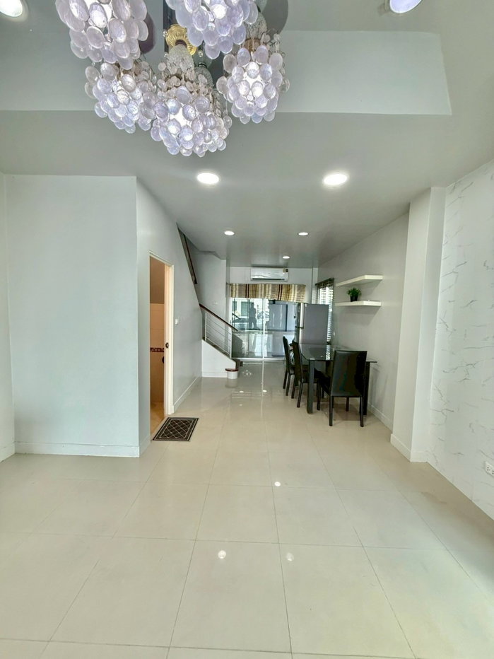 รูป #ให้เช่าทาวน์โฮม 3 ชั้น เฟอร์ครบ พร้อมอยู่  บ้านกลางเมือง The Paris กรุงเทพกรีฑา – รามคำแหง 60  มี 3 ห้องนอน | 3 ห้องน้ำ | - รูปที่ 15/20