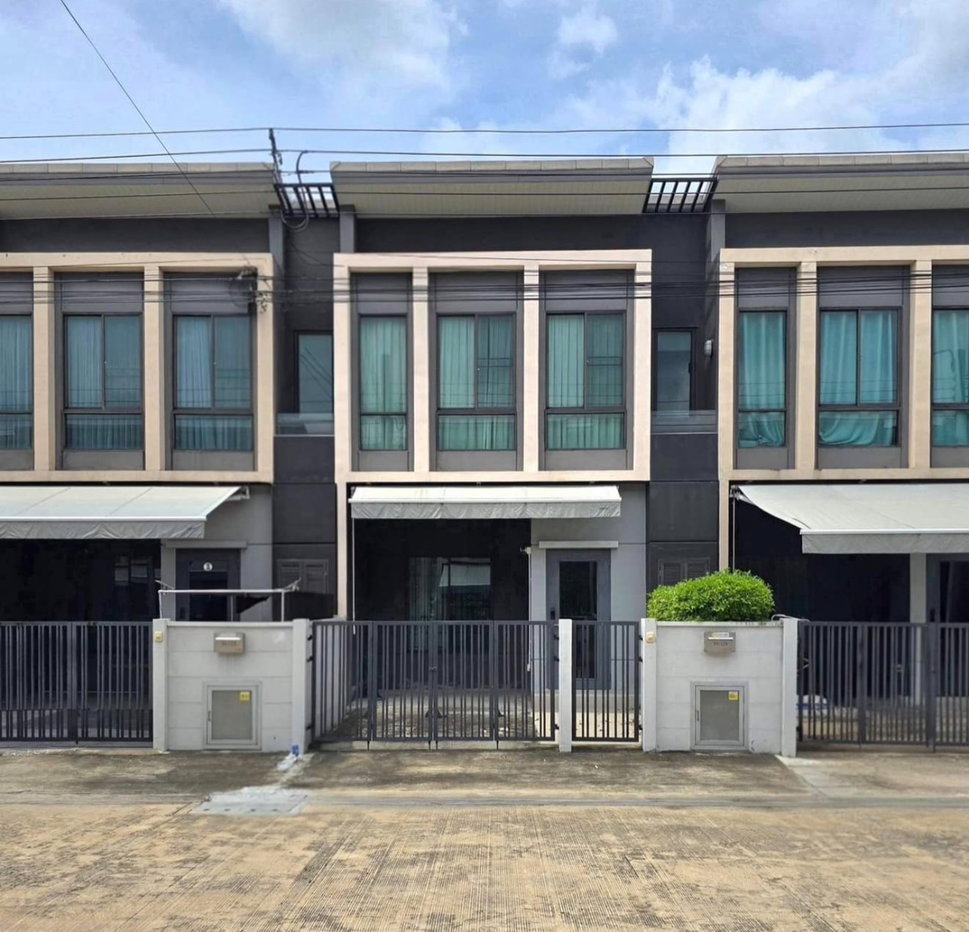 รูป ทาวน์เฮ้าส์ให้เช่า 📍 Pleno Sukhumvit-Bangna 📍 3 ห้องนอน 2 ห้องน้ำ เฟอร์นิเจอร์ และ เครื่องใช้ไฟฟ้าครบ   - รูปที่ 2/11